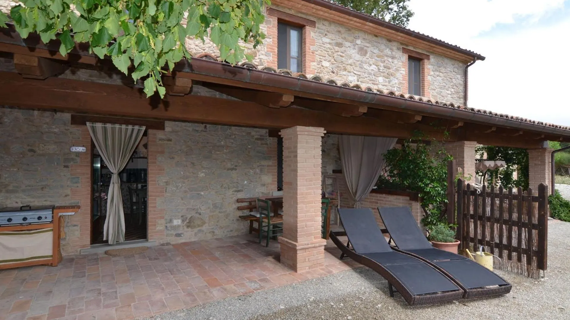 Cozy Apartment With Garden Patio Storage Deckchairs Bbq Pennabilli