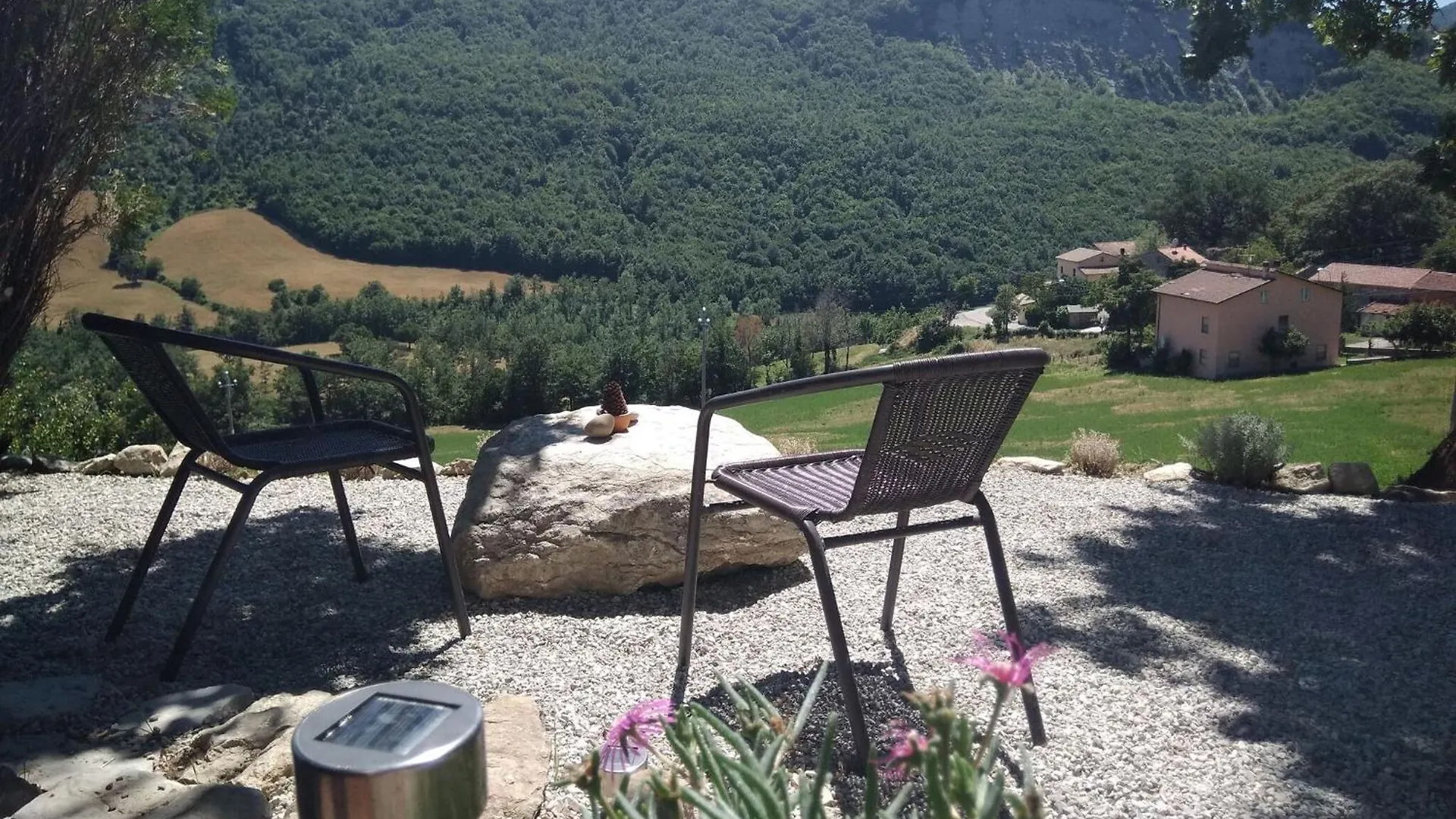 Cozy Apartment With Garden Patio Storage Deckchairs Bbq Pennabilli