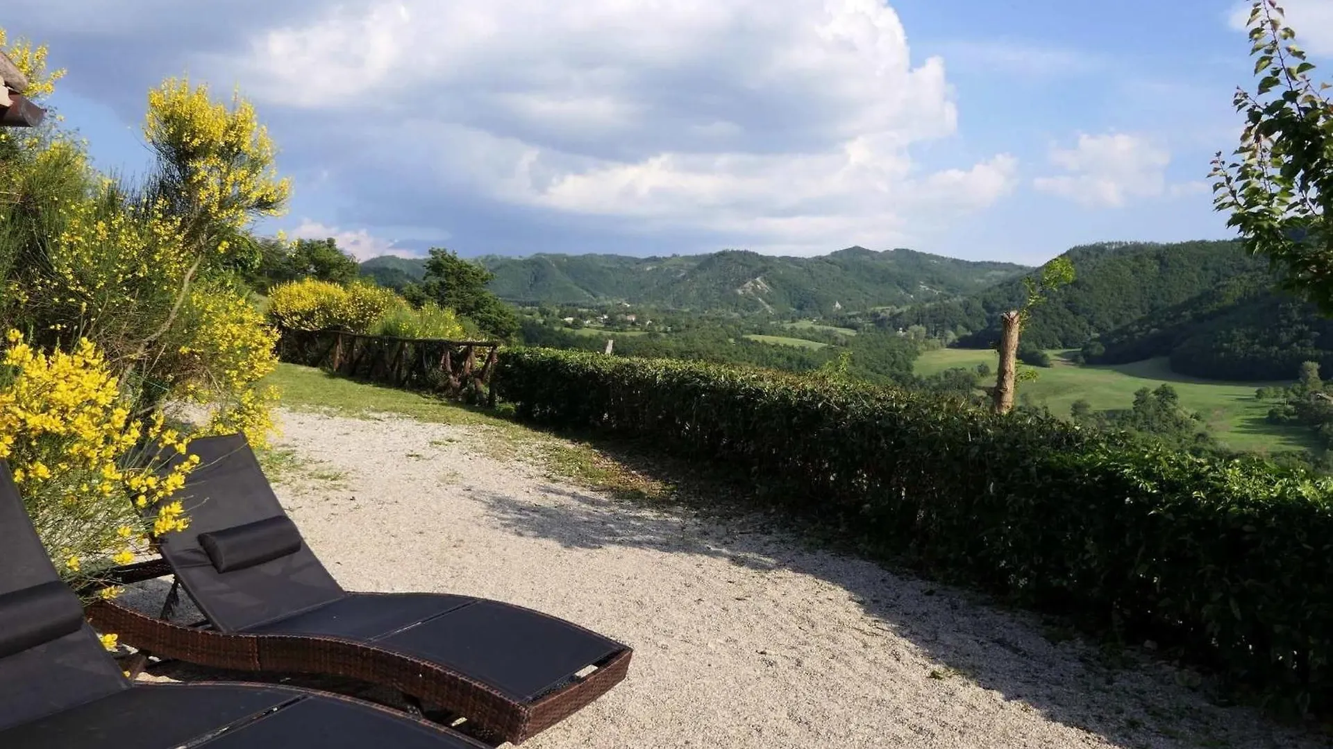 Cozy Apartment With Garden Patio Storage Deckchairs Bbq Pennabilli