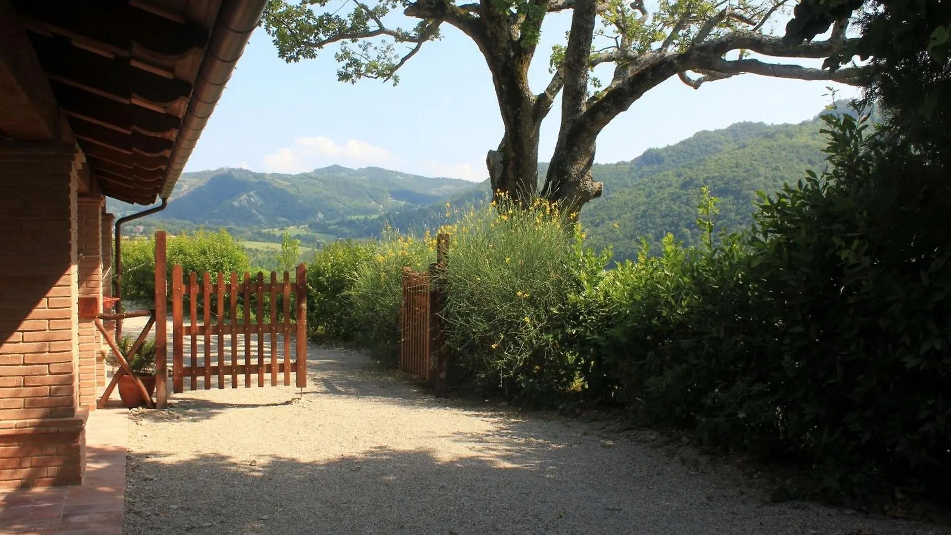 Cozy Apartment With Garden Patio Storage Deckchairs Bbq Pennabilli
