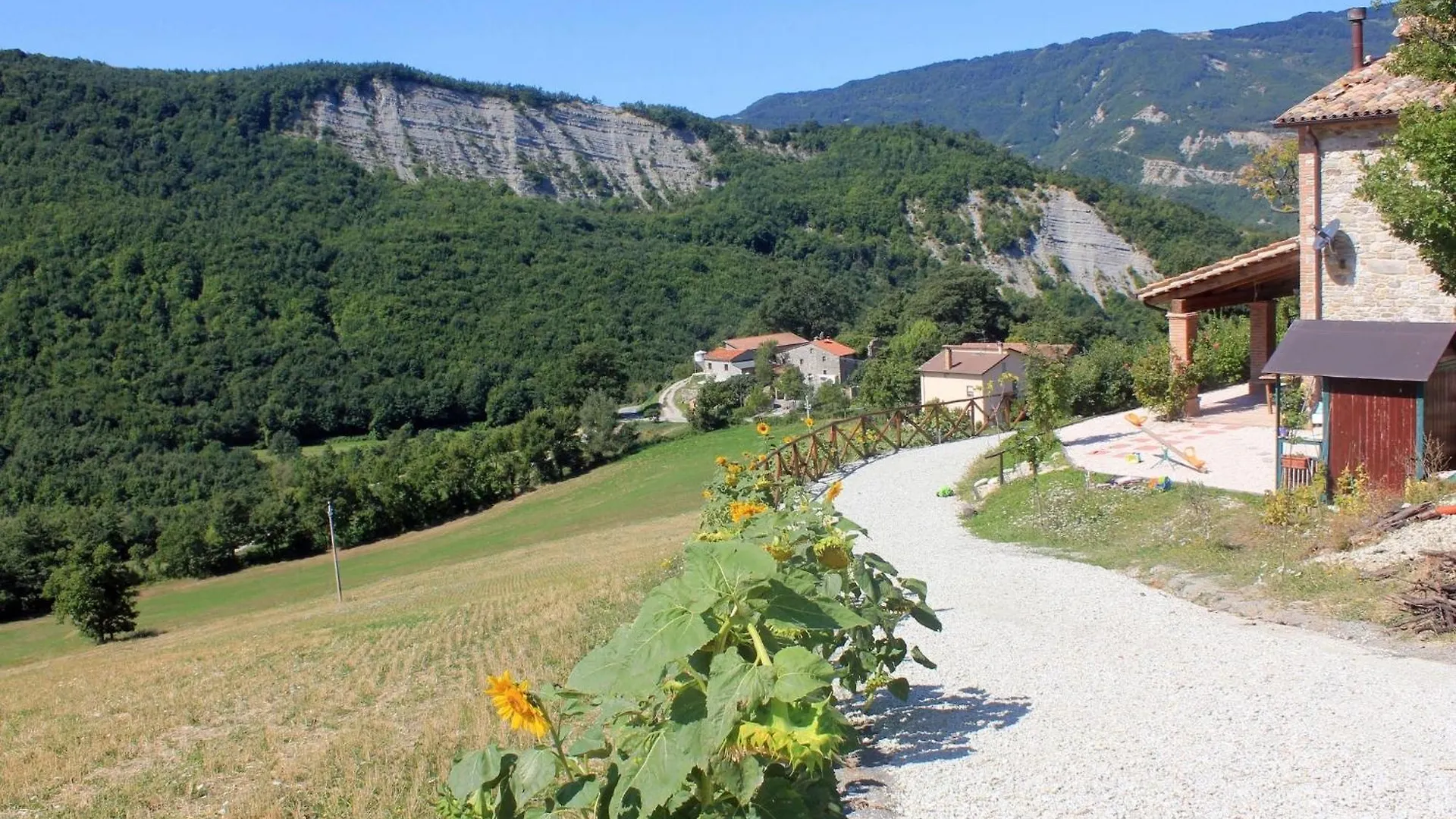 Cozy Apartment With Garden Patio Storage Deckchairs Bbq Pennabilli 0*,